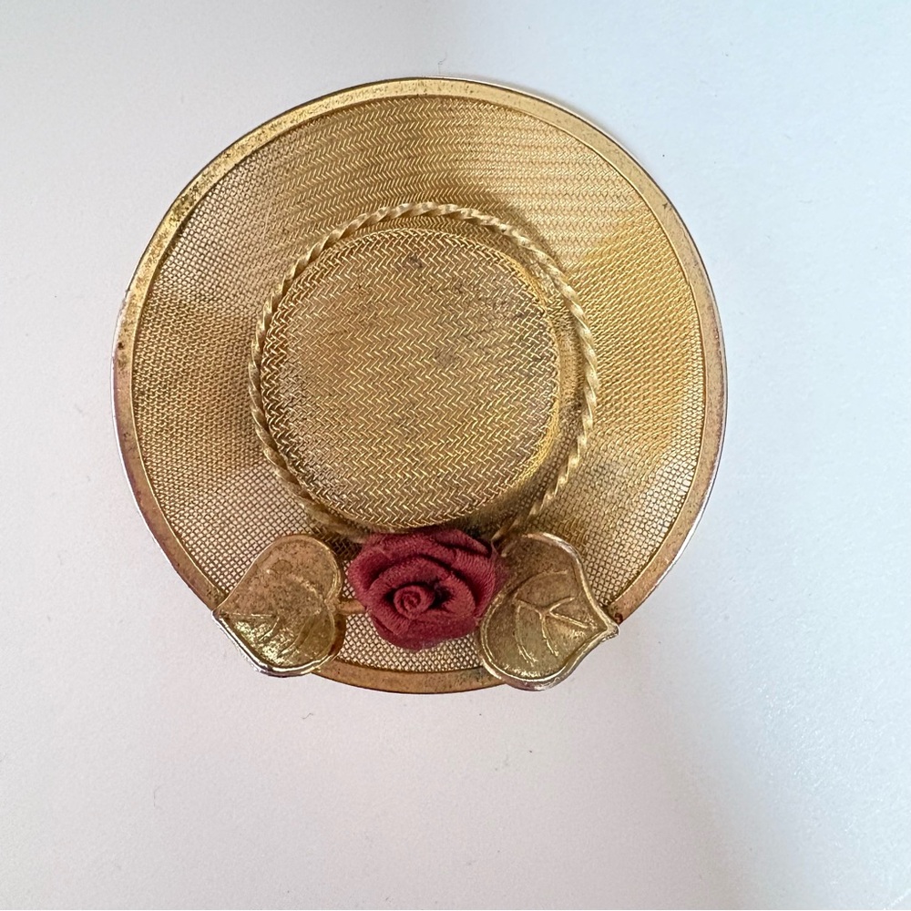 Gold tone mesh 1940s vintage Hat Brooch